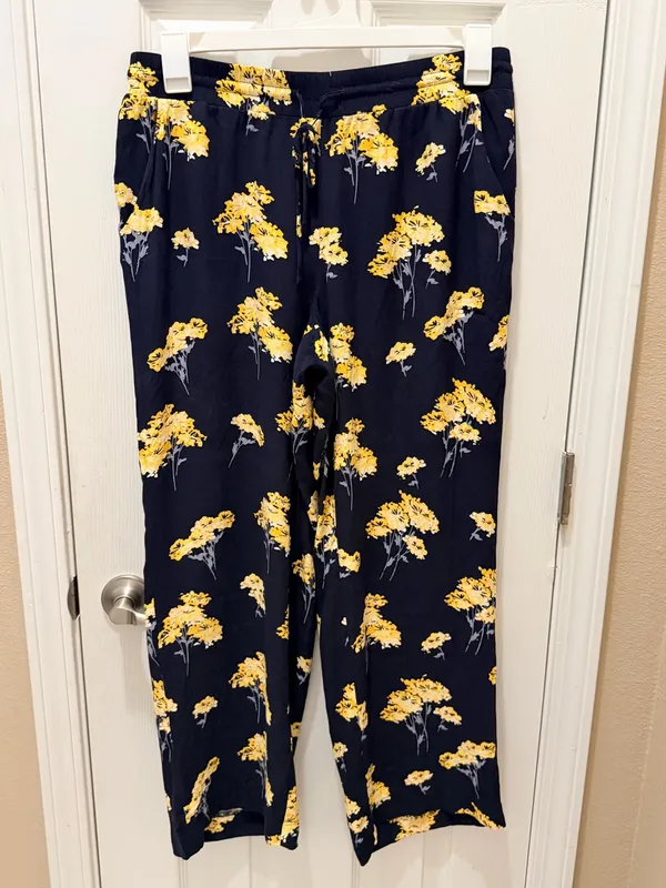LOFT Wide Leg pull on pants size Medium - Image 2