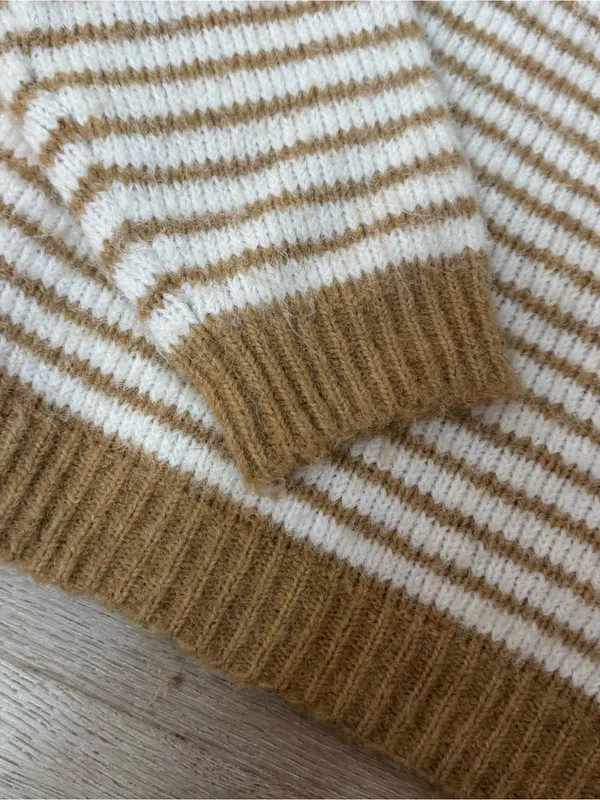 American Eagle Striped Crewneck Sweater in Cream and Mustard - Image 3