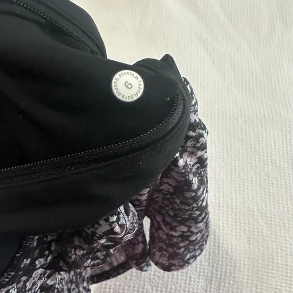   Lululemon floral speed short 2.5 lined   - Image 4