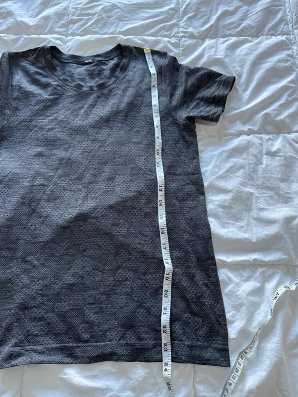 Lululemon athletica women’s breeze by polar spots titanium/black short sleeve - Image 8