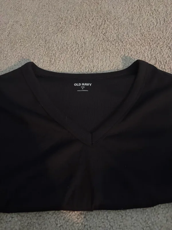 Black V-Neck Old Navy Top - Image 4