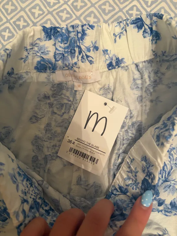 BTG Floral linen shorts boutique brand - Image 3
