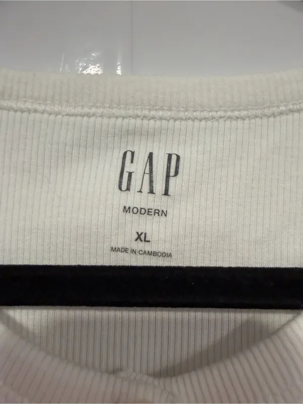 GAP Women's White Button-Front Sleeveless Top - Image 2