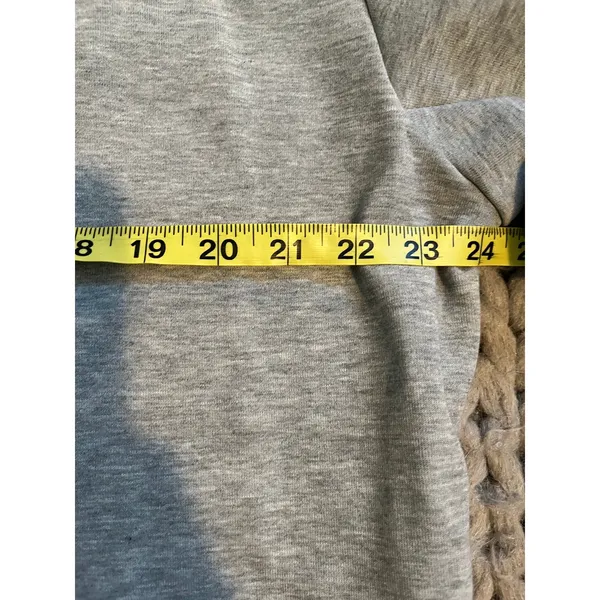 Nike pull over warm up grey size medium - Image 6