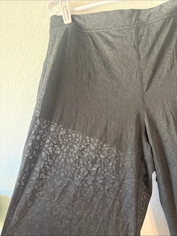 Lululemon Women's Paisley Lace Jacquard High-Rise Flared Pant XL - Image 2