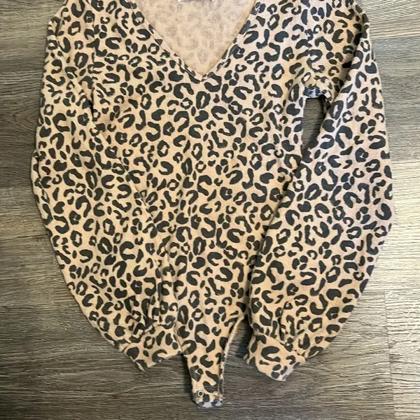 Abercrombie & Fitch Soft A & F Cozy Leopard Print Long Sleeved Bodysuit Small - Image 10