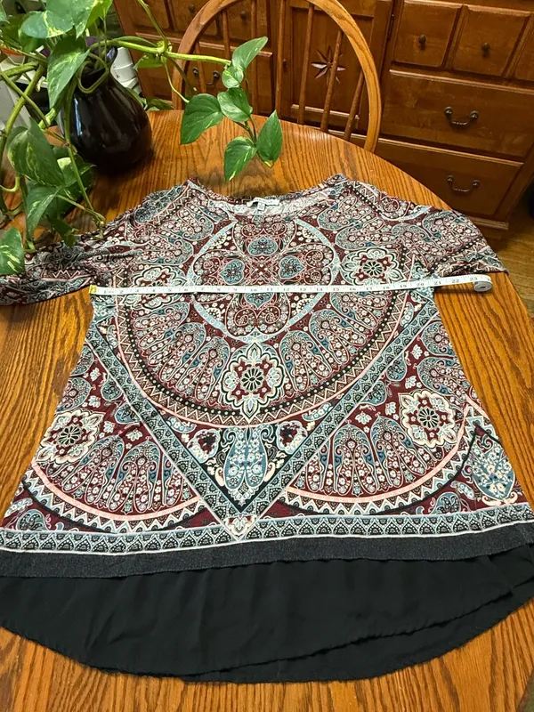 Rose + Olive Maroon Paisley Scoop Neck Top With Sheer Hem 1X - Image 4