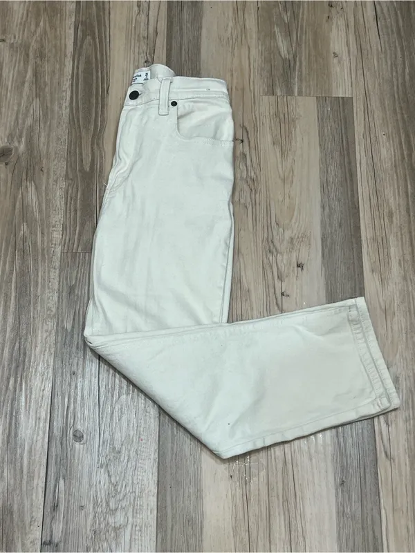Abercrombie & Fitch ultrahigh-rise straight-leg ankle jeans in a cream 2/26 - Image 5