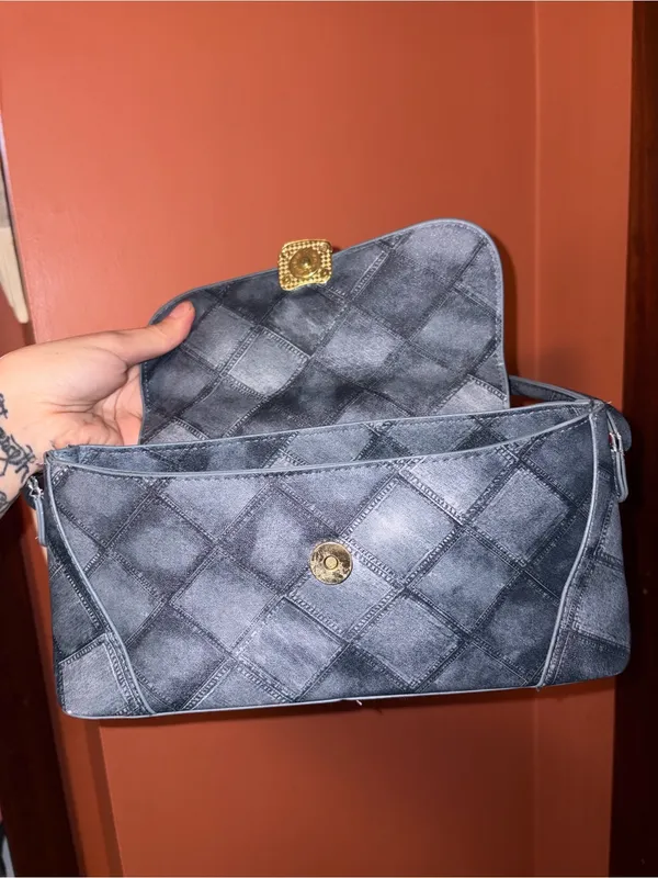 Quilted style Blue Shoulder Bag with Gold Clasp - Image 6