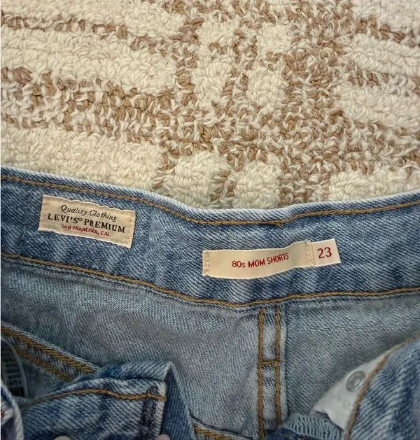 Levi’s 80s Mom Shorts - Image 3