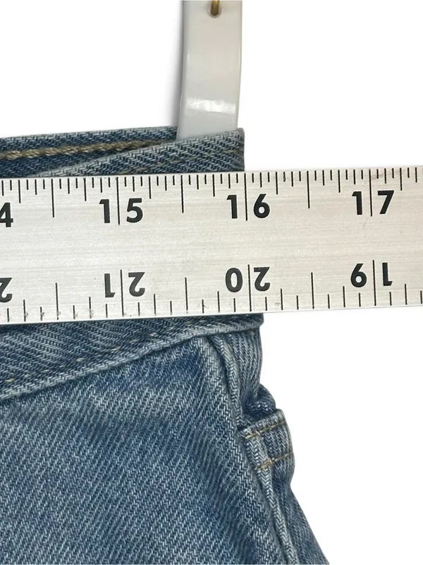 Levi’s SilverTab Mom Shorts W30 Light Wash High Rise Distressed Raw Hem Y2K - Image 7