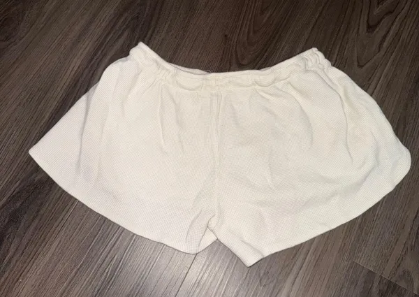 Knitted Brandy Melville Cream shorts - Image 3