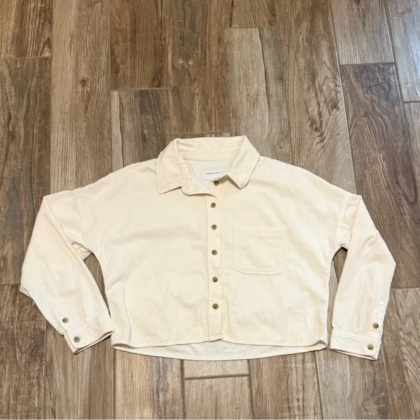 American Eagle Cropped Corduroy Button Up Shirt - Image 3