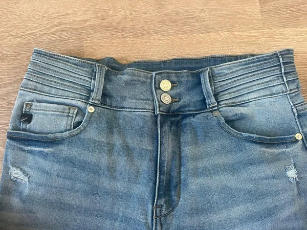 KanCan Distressed Jeans - Image 4