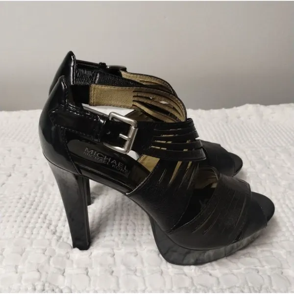 Michael Kors Women's Black Platform Heels Size 8M SKU 2104 - Image 3