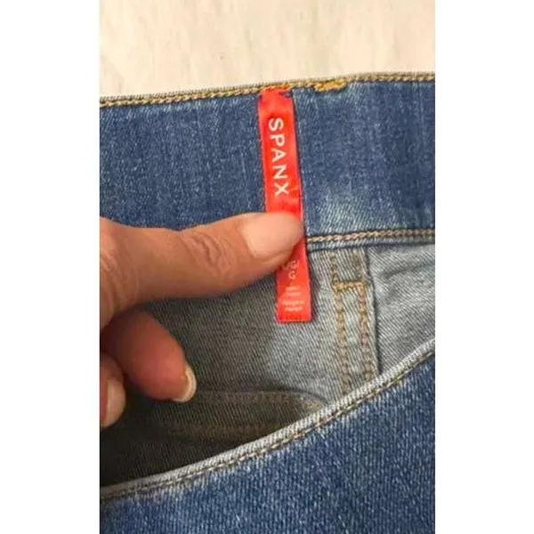 Spanx Flare Leg Pull-On Jeans in Vintage Indigo Women's sz. L - Image 5