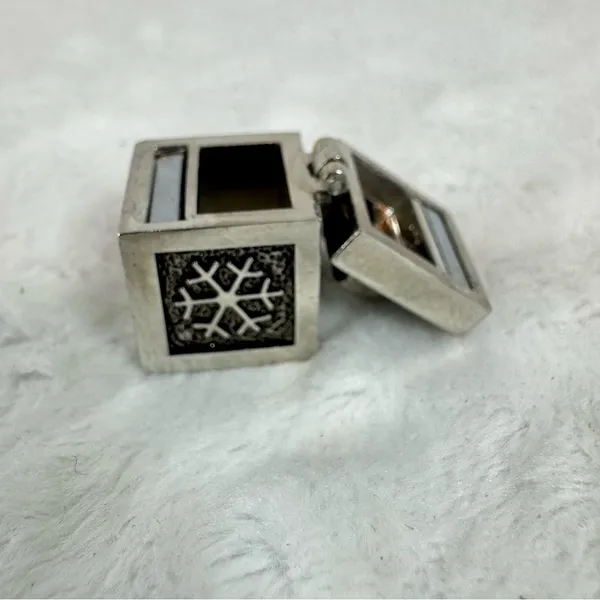 Vintage Metal Wish Prayer Box Charm Pendant with Snowflakes Hinged Magnetic Top - Image 5