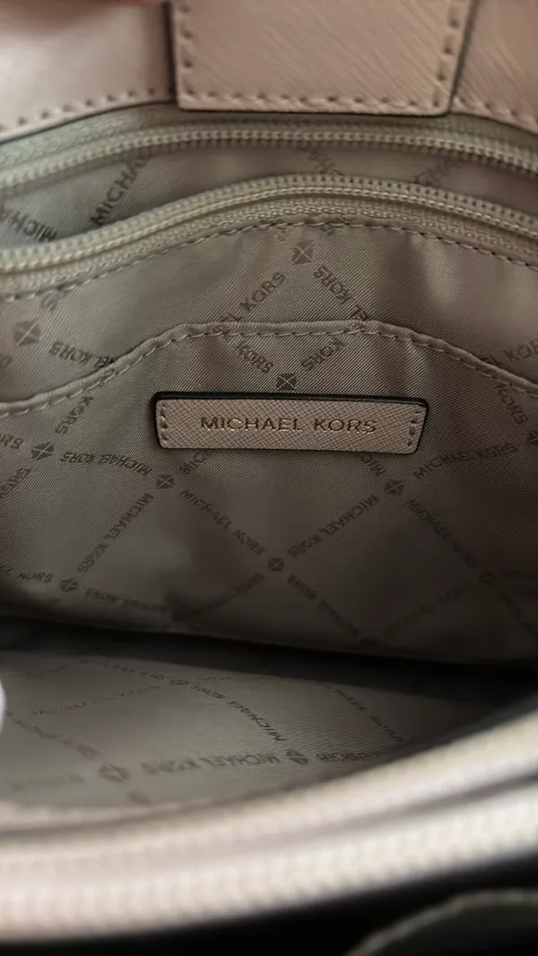 Michael Kors purse - Image 7