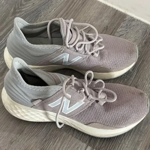 New Balance Fresh Foam Roav‎ Logwood Light Cyclone Womens 8 Running Shoes - Image 2