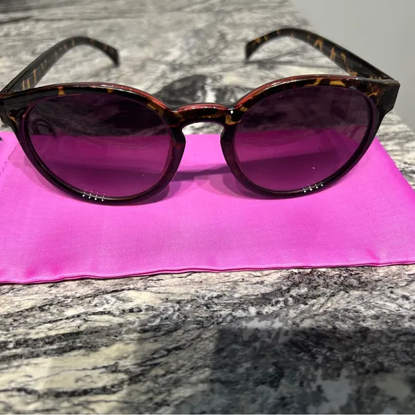 Tortoise Shell Sunglasses with Purple Lenses Brown - Image 4