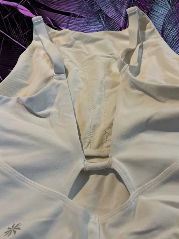 Athleta White High Neck Cutout Crop Sports Bra Tank Top Size Small - Image 3