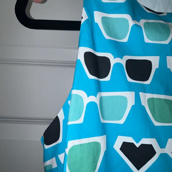 Tyler Boe Sunglass Print Sleeveless Tunic Shirt Top - Image 6