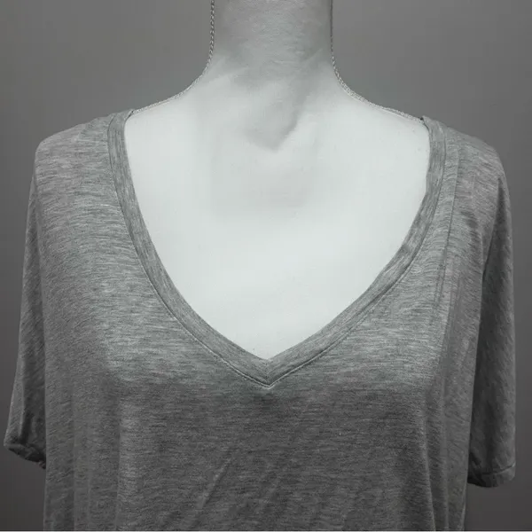 Express women's v neck short sleeved oversized gray t shirt size large - Image 5