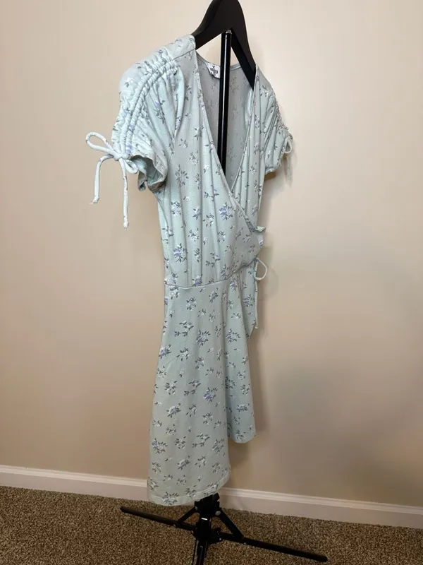 Hollister Floral Wrap Dress‎ Size S - Image 4