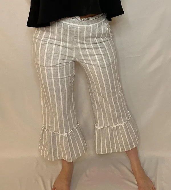 Gray Striped Ruffle Cropped Bell Bottom Linen Pants - XS - Image 4