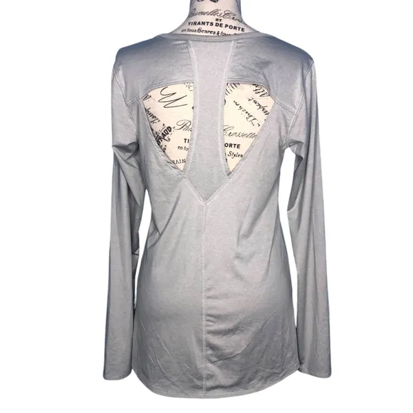 Reebok (M) Gray Long Sleeve Back Cut Out Detail Athletic Exercise Top Tee Shirt - Image 2