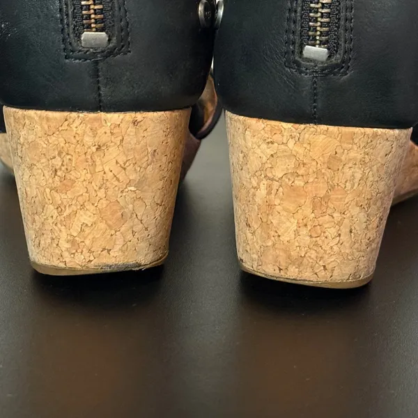 UGG Black Leather Wedge Sandals Womens 8.5 Zoe II Cork Ankle Strap 1102674 - Image 6