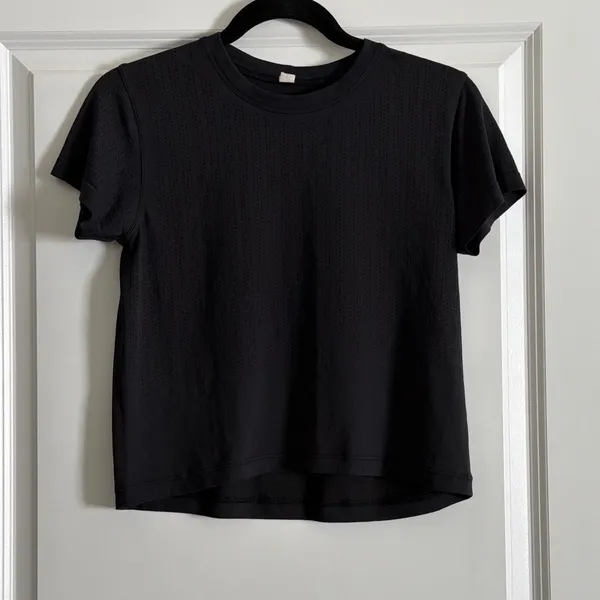 Lululemon Black Train to Be Short Sleeve Relaxed Fit Mesh Shirt Size 4 - Image 4