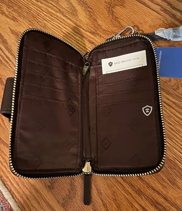 Vera Bradley Smartphone Wristlet - Image 4