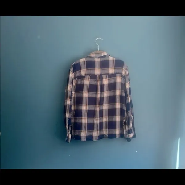 Aerie navy blue‎ and tan plaid button down shirt woman’s XS - Image 2