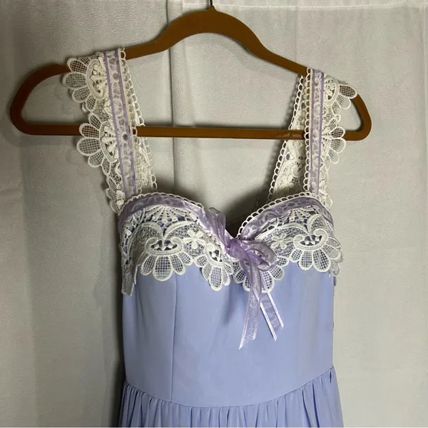 Azazie Light Purple & White Lace‎ Trim Sweetheart Neckline Bridesmaid Midi Dress - Image 3