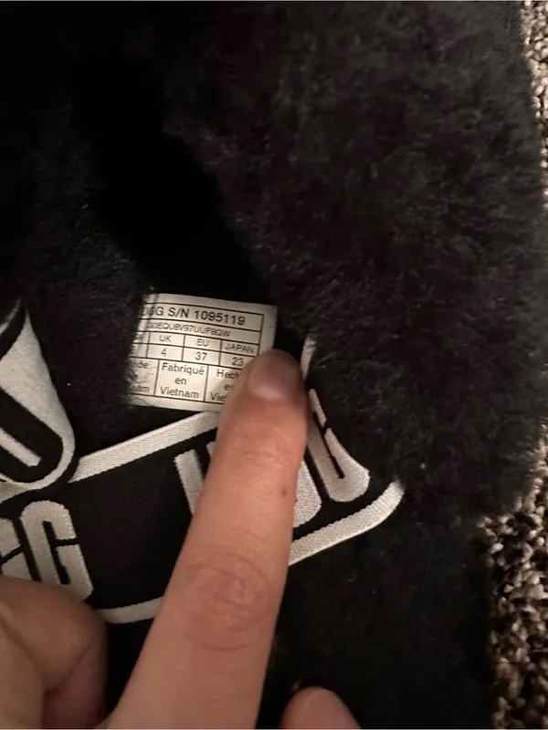 UGG Black Fluffy Slides with Logo Strap Size 6 0231 - Image 4