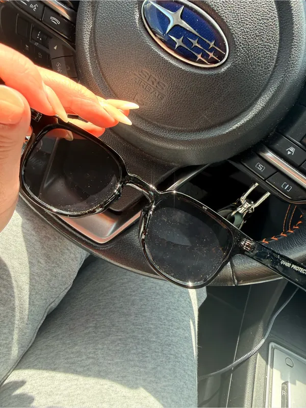 Classic Black Women's Sunglasses - Timeless Cat-Eye Style - Image 5