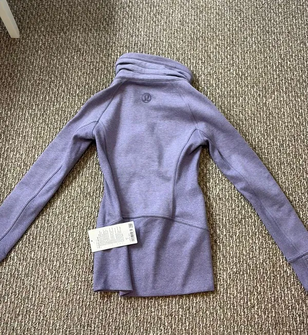 Lululemon jacket new  - Image 4
