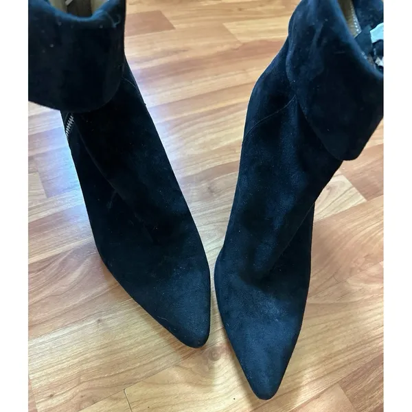 Neiman Marcus Black Suede Ankle Boots Kitten Heel in size 7 - Image 7