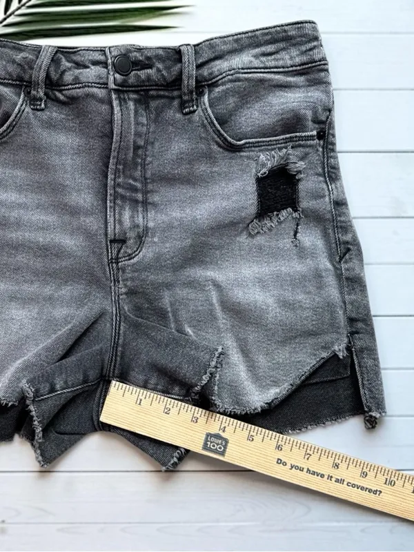 Good American Good Curve Distressed Denim Shorts Gray Wash Size 6 / 28 - Baddie - Image 6