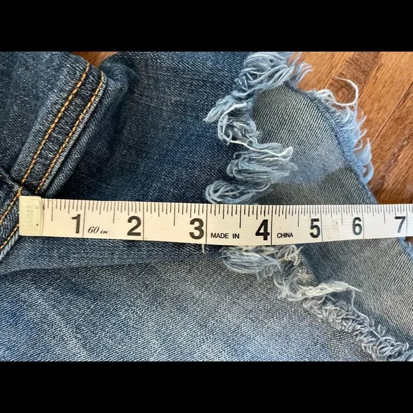 American eagle Tom girl midi distressed hem shorts size 8 - Image 5