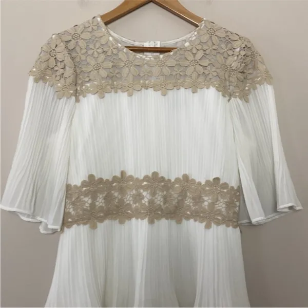 Lulus Westwind White Lace Pleated Tiered Chiffon Dress Crocheted Floral Top Sz L - Image 6