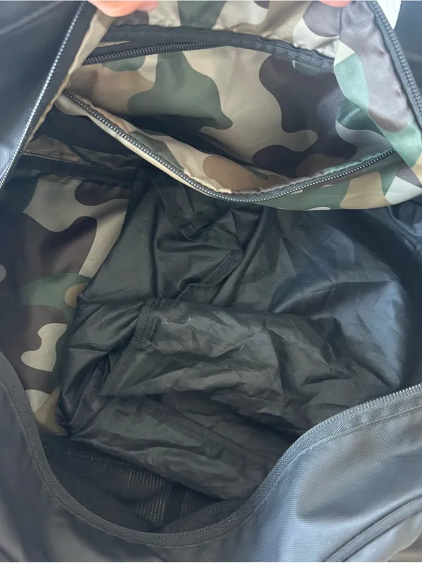 VOORAY Black Duffel Bag - Image 4
