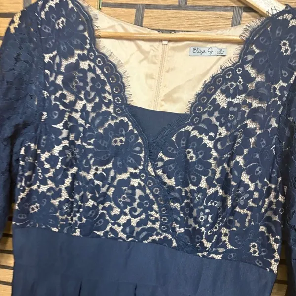 Eliza J. Blue Lace Gown Size 12 - Image 3