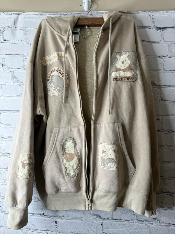 Women’s beige Winnie the Pooh zip front hoodie size medium - Image 4