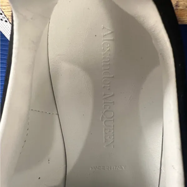 Women’s Alexander McQueen Larry Oversized White/Black Shoe Sz 38 1/2 Sz 7.5 US - Image 7