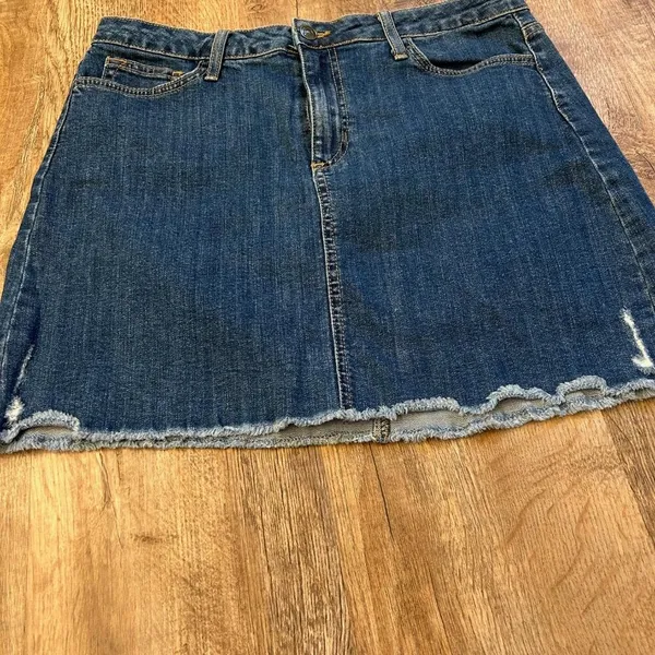 Just Black Short Jean Skirt Women size Large Made in USA distressed hem, summer - Image 3