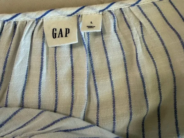 GAP‎ Relaxed Split-Neck Shirred Blouse, Size Large - Image 7