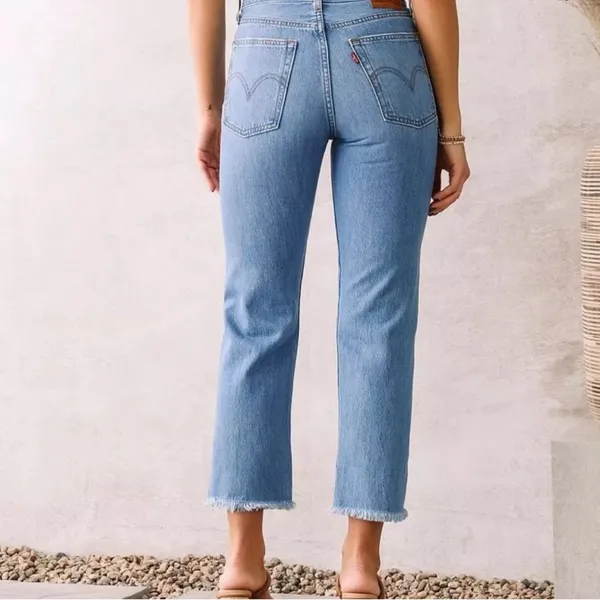 Levi’s Wedgie Straight Jeans Women’s 26 Button Fly Frayed Hem Blue Denim - Image 2