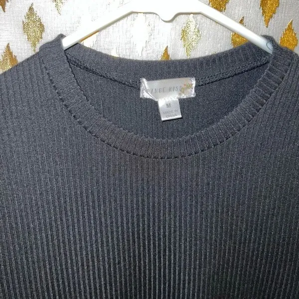 Long sleeve black puffy sleeve shirt top orange kiss size M - Image 2